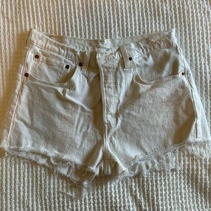 White Levi’s cut off shorts